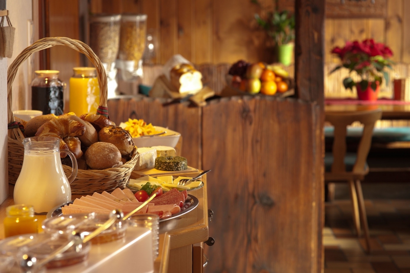 restaurant-CHATEAUVERT-min_breakfast-801827